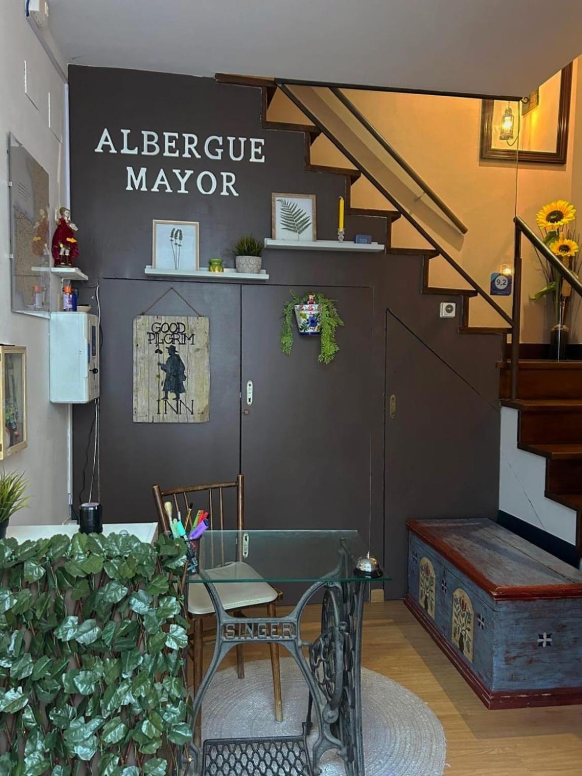 Mayor Hostal *